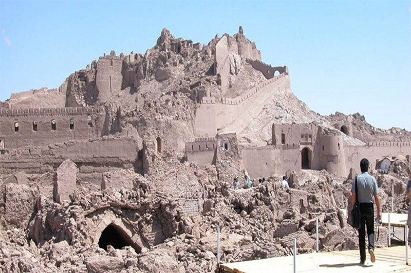 هنرمندان خاطرات بازماندگان زلزله بم را ثبت کنند