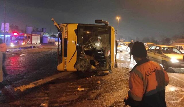 تصادف اتوبوس و کامیونت در کرمان ۸ مصدوم بر جا گذاشت