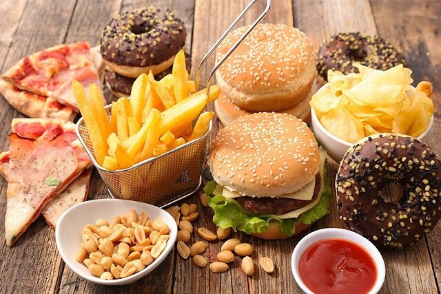 «بمب گوارشی» در مهمانی‌ها؛ هشدار درباره ترکیب غذاهای چرب و نوشابه
