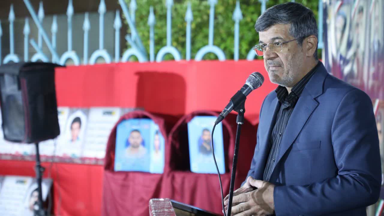 فرهیختگی و شجاعت رهبر شهید انقلاب در بین مقامات کشورهای دنیا بی‌نظیر است